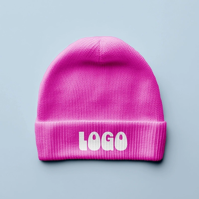 כובע צמר ממותג