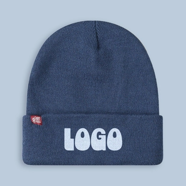 כובע צמר ממותג